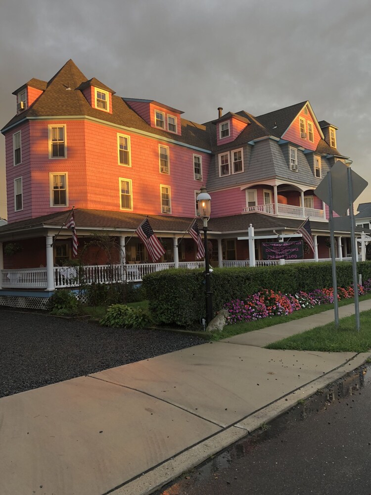The Grenville Hotel and Restaurant - photo 25