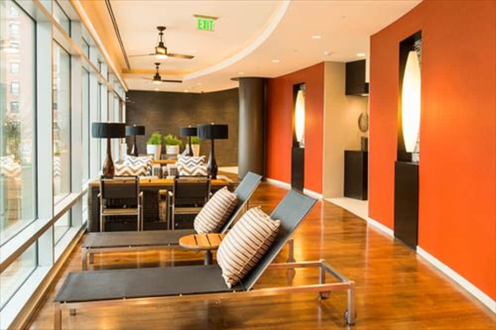 Global Luxury Suites at China Town - photo 2