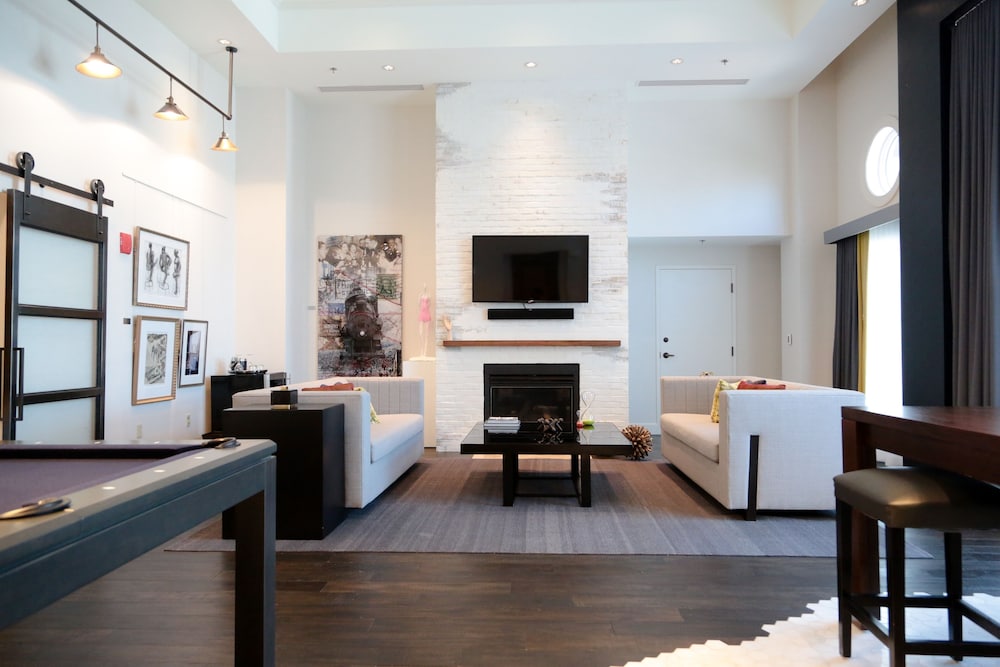 Hotel Commonwealth - photo 14