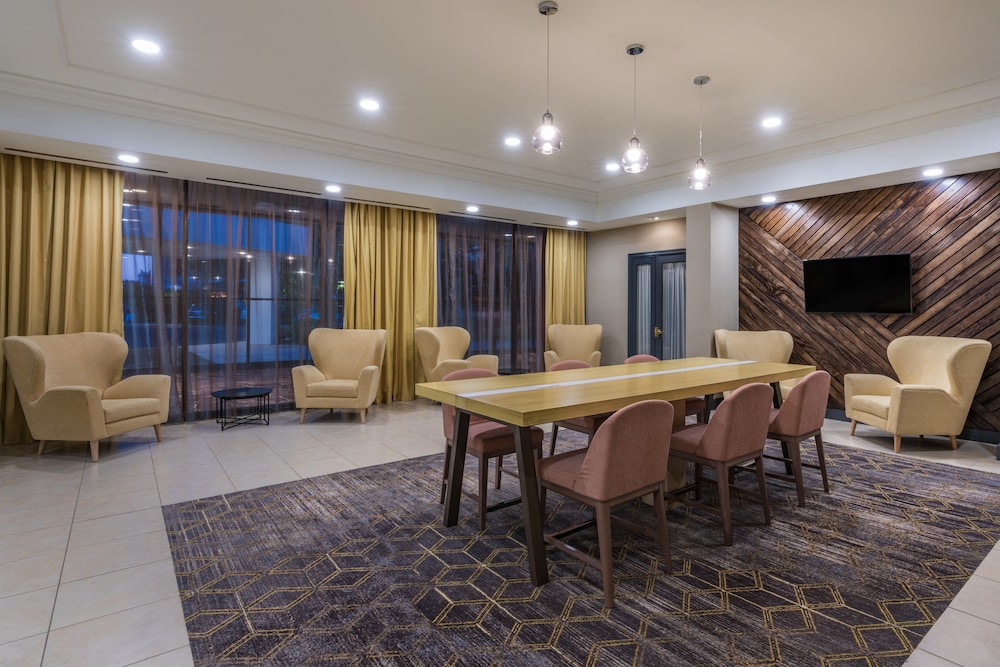 Holiday Inn & Suites Pittsfield Berkshires by IHG - photo 58