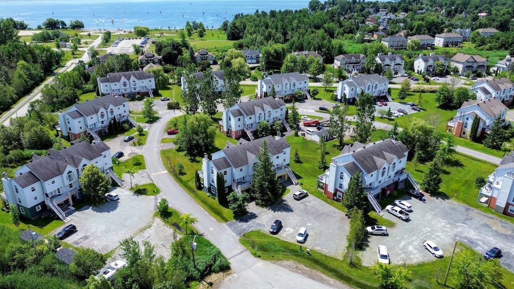 Cap Magog Près du lac Memphrémagog et Mont Orford — 4-Star Luxury Hotel in Magog, Canada