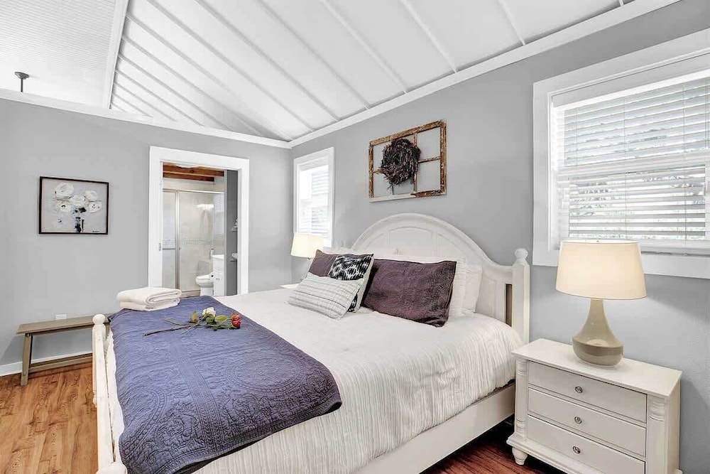 Luxury Combo Walk to Main with 2 Hot Tubs - photo 3