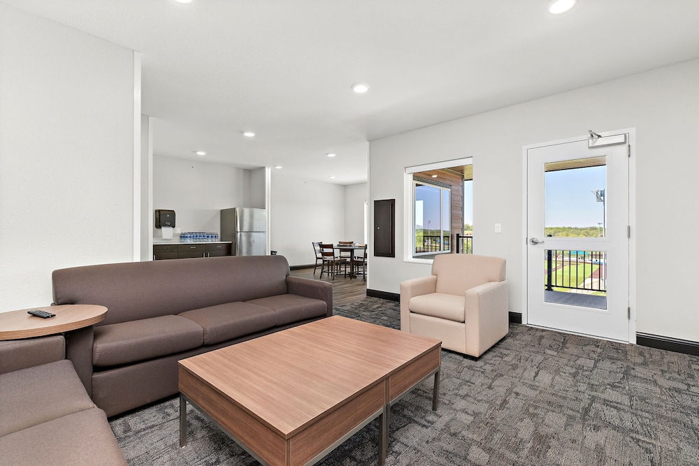 Holiday Inn Exp Parkville - photo 64