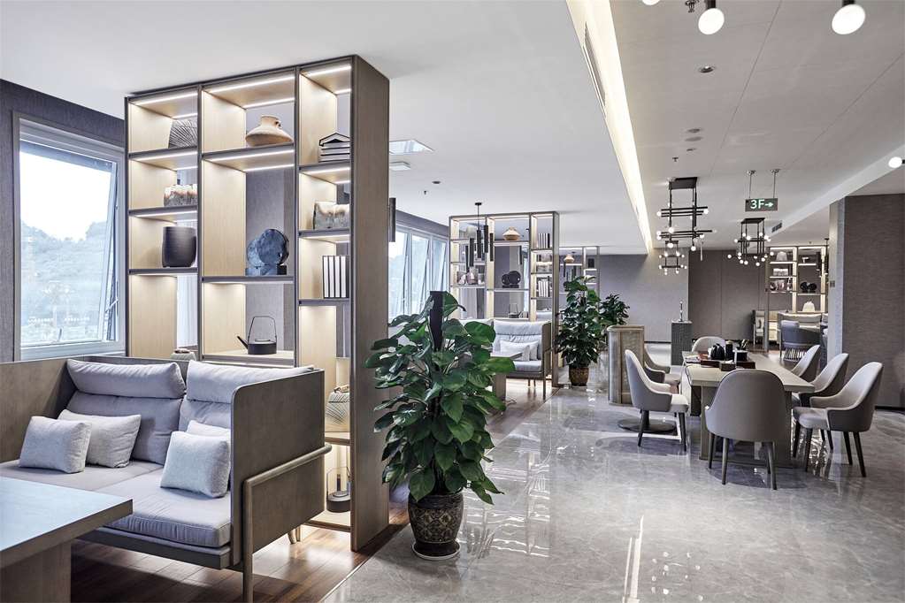 Howard Johnson by Wyndham Tianxiaqiguan Hotel Xingwen — hotel in Yibin