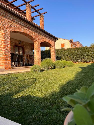 Family friendly house with a swimming pool Butkovici Central Istria Sredisnja Istra 22788 — 4-Star Luxury Hotel in Svetvincenat, Croatia