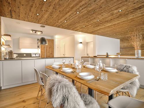 The Mountain Hideaway 211 by AA Holiday Homes SKI IN SKI Out Die Tauplitz — 4-Star Luxury Hotel in Tauplitz, Austria