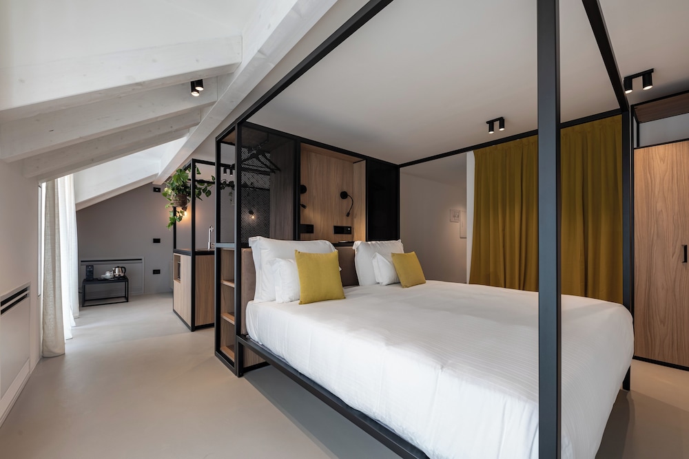Residence Palais Hörtenberg — 4-Star Luxury Hotel in Bolzano, Italy
