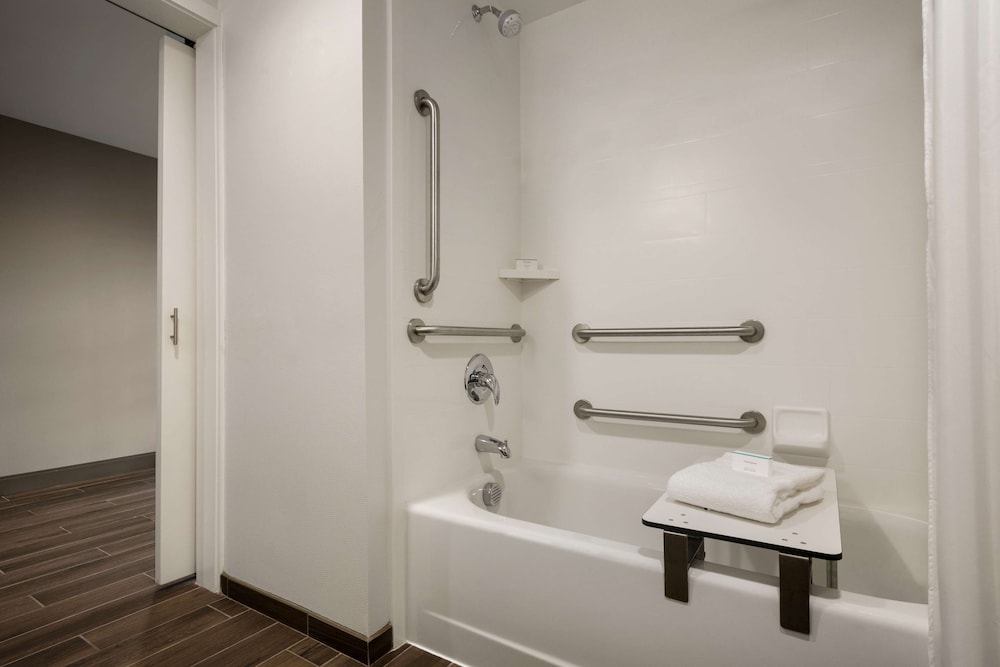 Hampton Inn Kernersville - photo 19