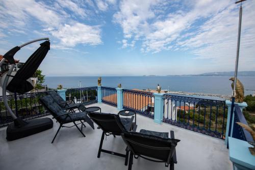 Panoramic Sea View Villa Evmenia and Harbourside Sea front apartments — 4-Star Luxury Hotel in Skopelos, Greece
