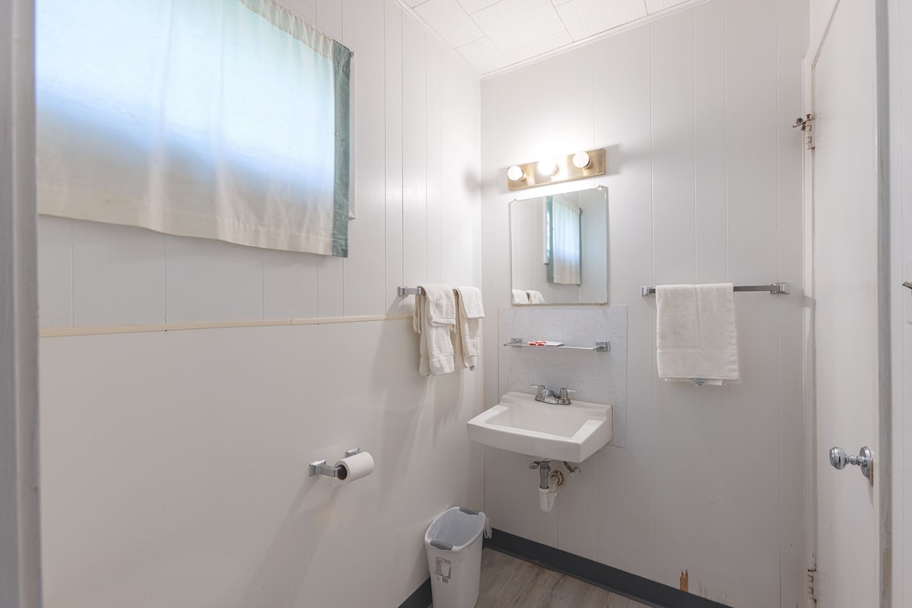 Parkside Motel by OYO Meadville Conneaut Lake - photo 42