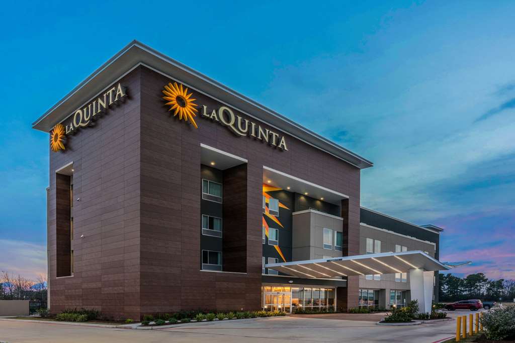 La Quinta Inn and Suites by Wyndham Houston Spring South - photo 4
