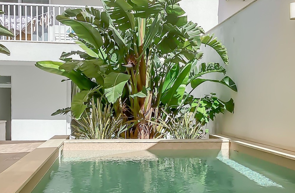 Modern Beautiful Pool And Sea Apt Qawra Happy Rentals — 4-Star Luxury Hotel in San Pawl Il-Bahar, Malta