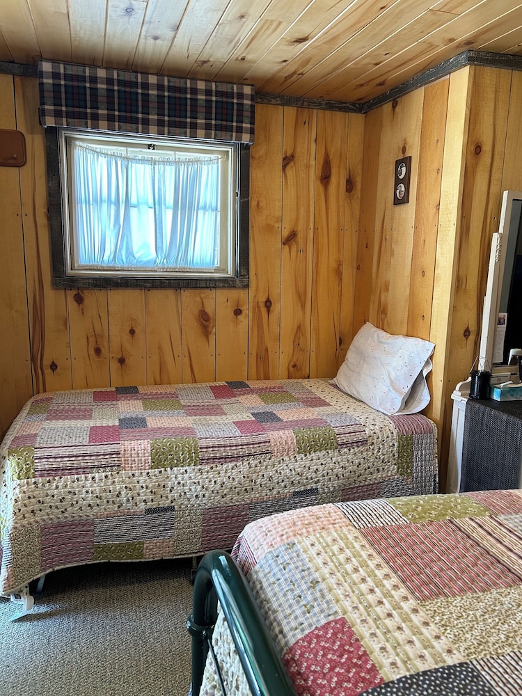 Moore's Old Pine Inn - photo 23