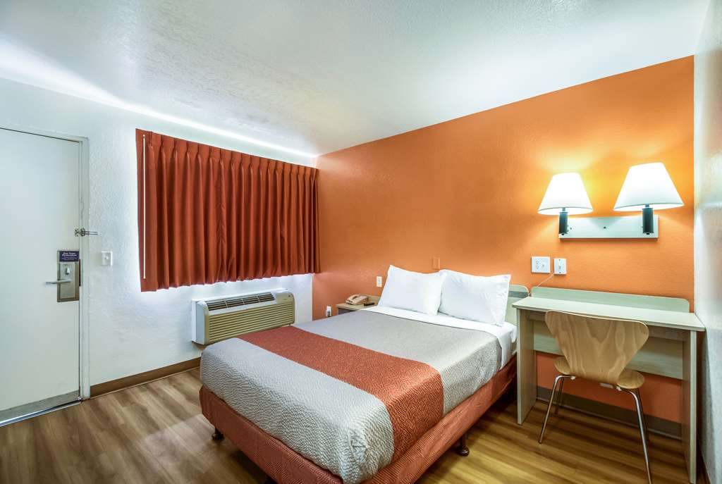 Motel 6 Youngtown AZ Phoenix Sun City - photo 11