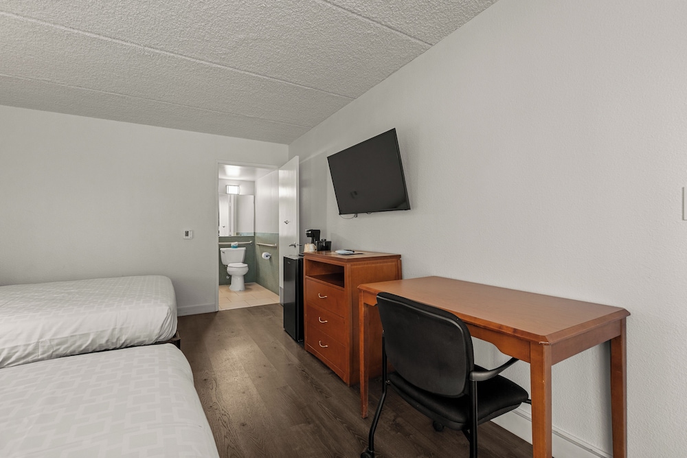 Vagabond Inn Executive Old Town - photo 10