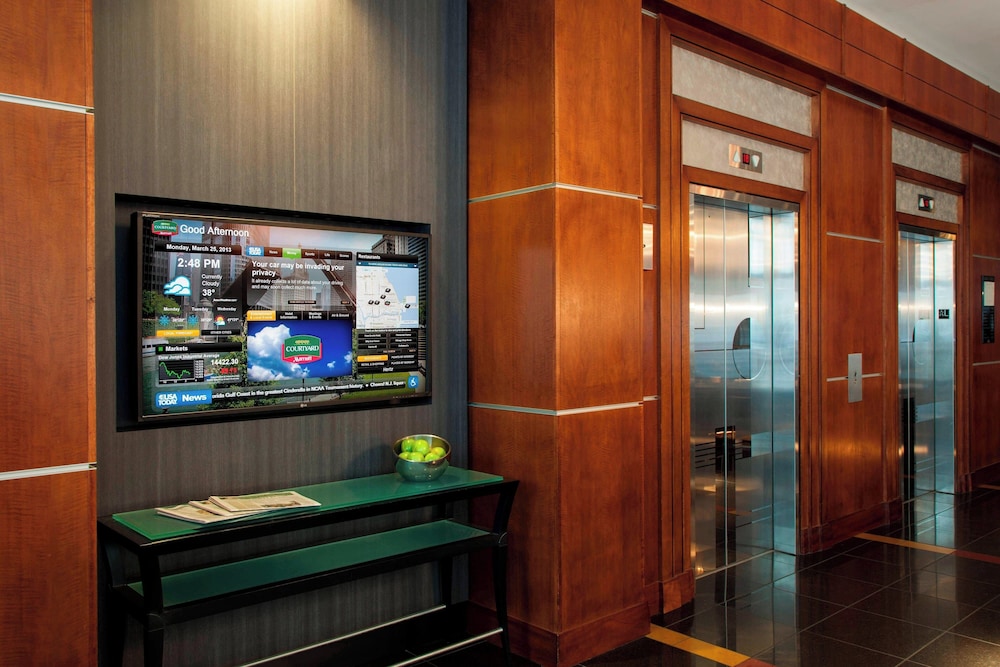 Courtyard by Marriott Chicago Magnificent Mile - photo 37