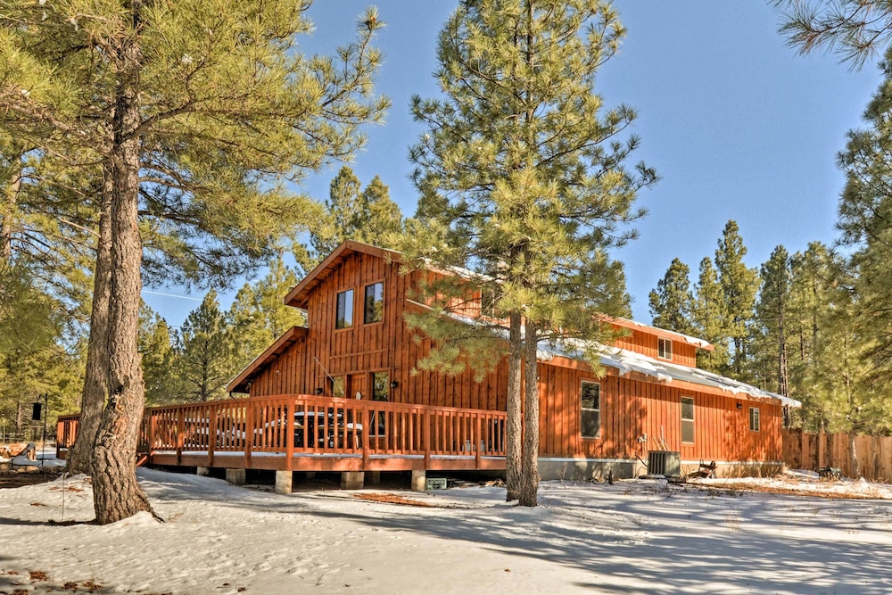 Flagstaff Cabin on 5 Acres with Fireplace And Fire Pit — 4-Star Luxury Hotel in Flagstaff, United States