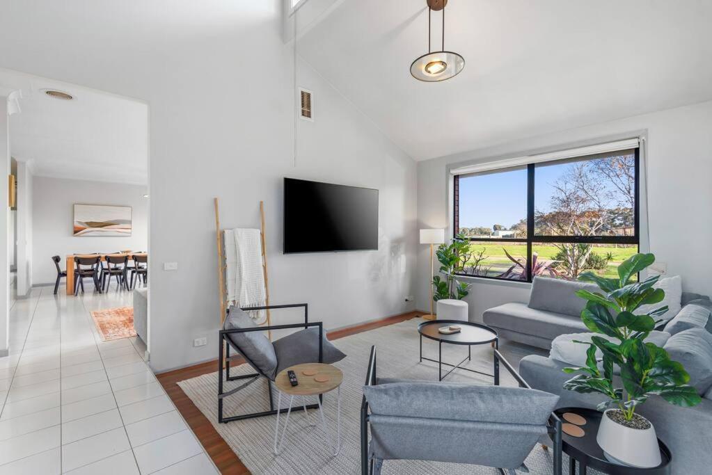 Werribee Spacious Retreat pet-friendly hotel Werribee South