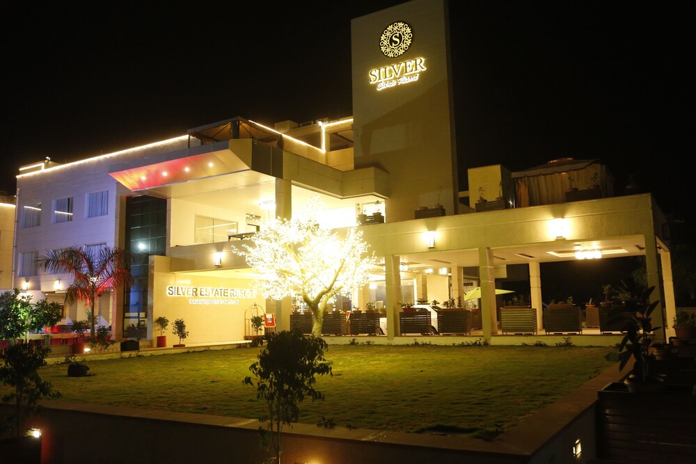 Silver Estate Resort — hotel in Tikamgarh