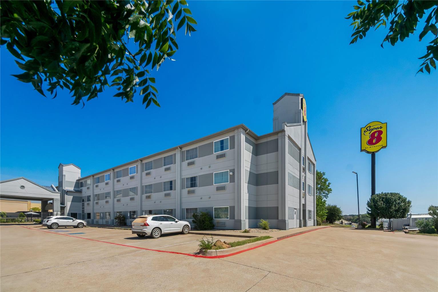 Super 8 by Wyndham Weatherford — hotel in Weatherford