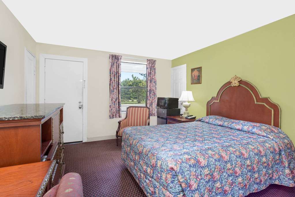 Knights Inn Emporia - photo 13
