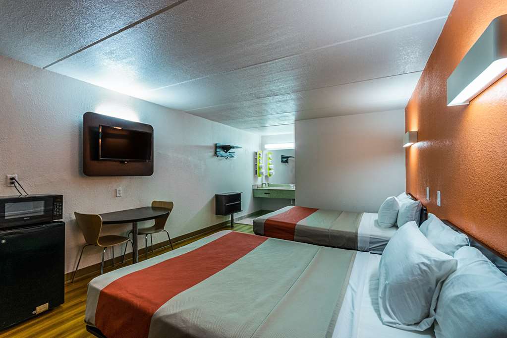 Motel 6 Cleveland TX - photo 12
