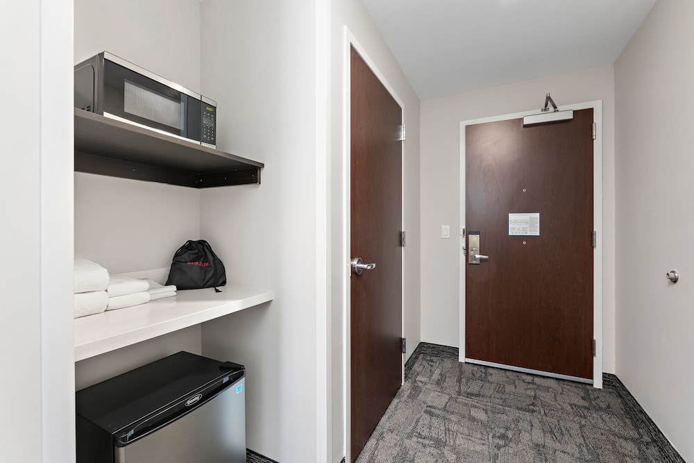 Holiday Inn Exp Parkville - photo 42