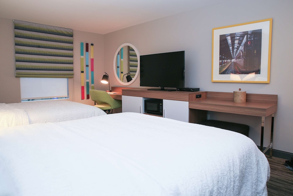 Hampton Inn & Suites Mount Laurel Moorestown - photo 10