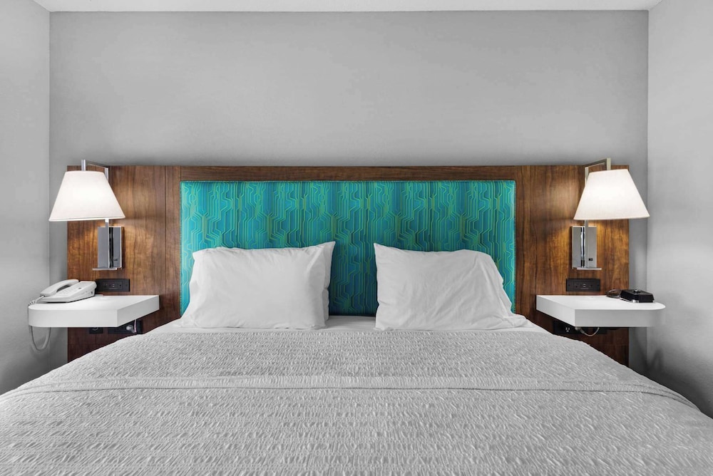 Hampton Inn & Suites Pensacola I 10 N at Univ. Town Plaza - photo 6