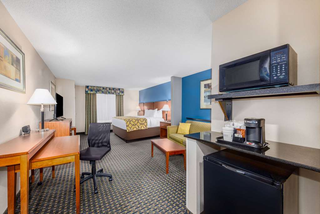Baymont by Wyndham Pratt - photo 29