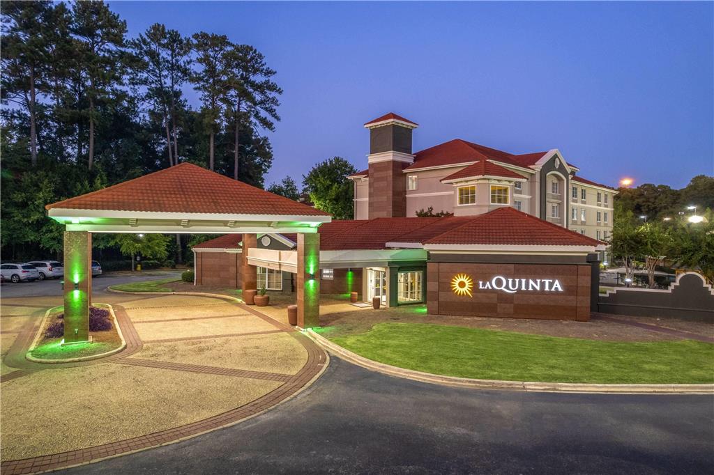 La Quinta Inn & Suites by Wyndham Birmingham Hoover - photo 8