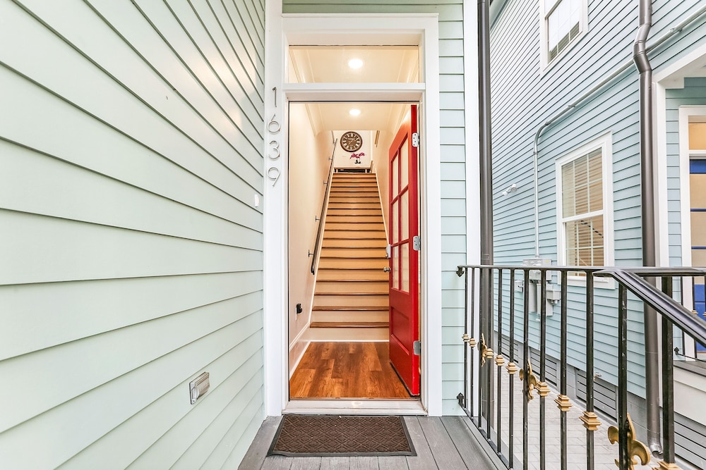 5 Bedroom Apartment near French Quarter by Hosteeva — 4-Star Luxury Hotel in New Orleans, United States