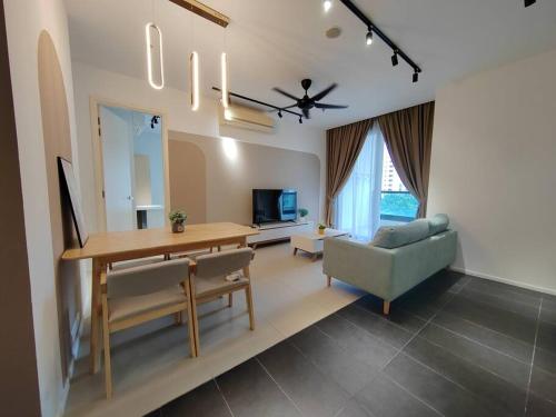 Arcoris Mont Kiara 2# Sunway 163# 2 Bedroom with balcony 2 4Pax — 4-Star Luxury Hotel in Kuala Lumpur, Malaysia