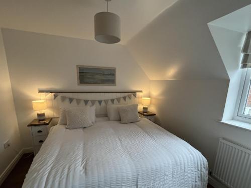 Sea Urchins The Bay 2 bedrooms with ensuites balcony with sea view parking 2 dogs welcome