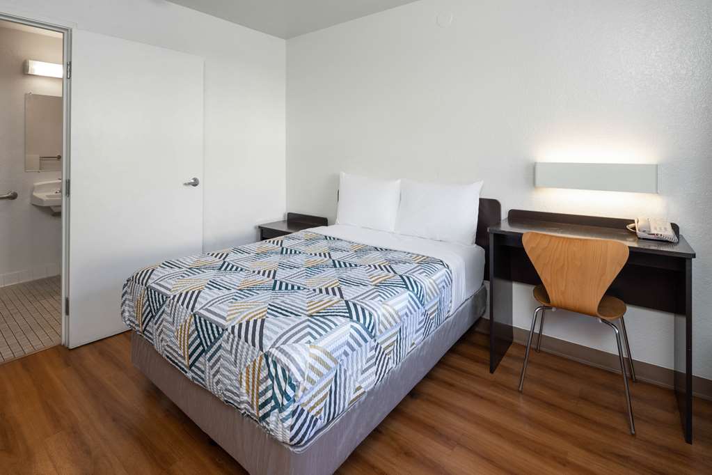 Motel 6 Santa Barbara CA State Street - photo 8