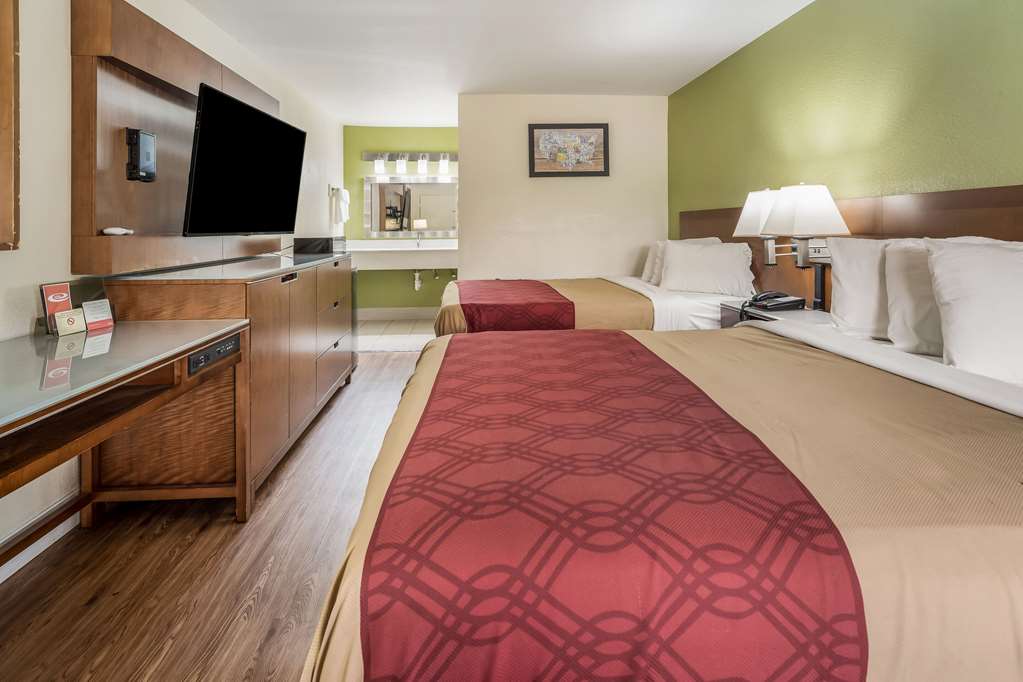 Econo Lodge Atlanta Airport East - photo 18