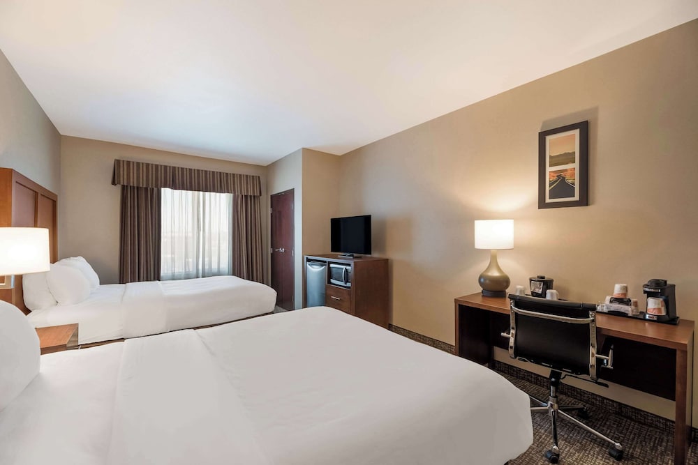 Comfort Inn & Suites Las Vegas Nellis - photo 9