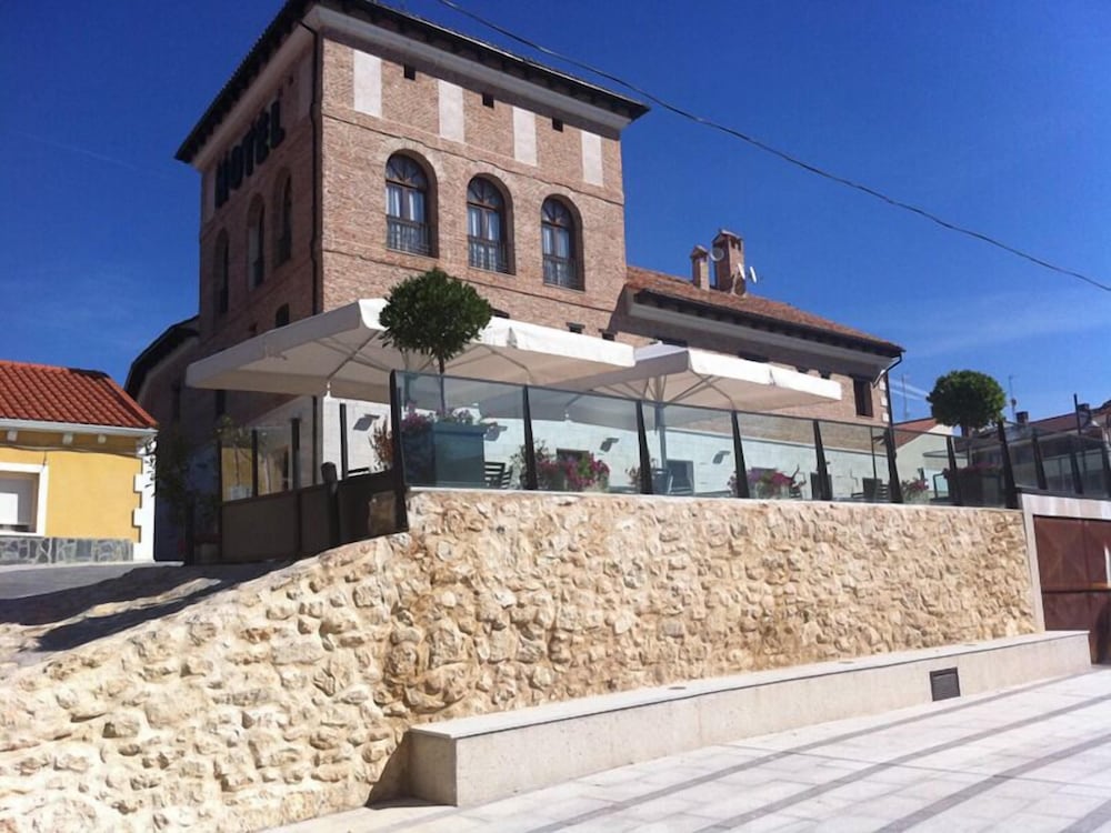 Hotel El Jardín de la Abadía — 4-Star Luxury Hotel in Arroyo De La Encomienda, Spain