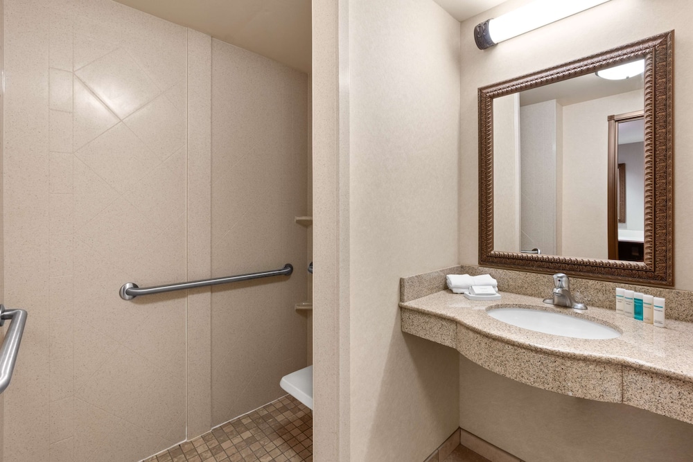 Hampton Inn & Suites Burlington - photo 19