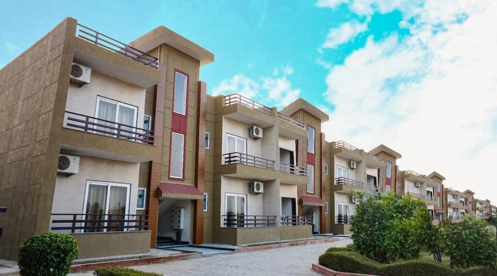 Vrinda Anandam Resorts — hotel in Mathura