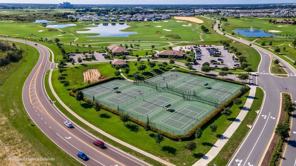 Orlando Resort Retreat Fun filled Family Haven 5 Bedroom Home - photo 38