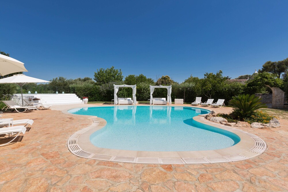 B&B Trullo dei Messapi — 4-Star Luxury Hotel in Ceglie Messapica, Italy