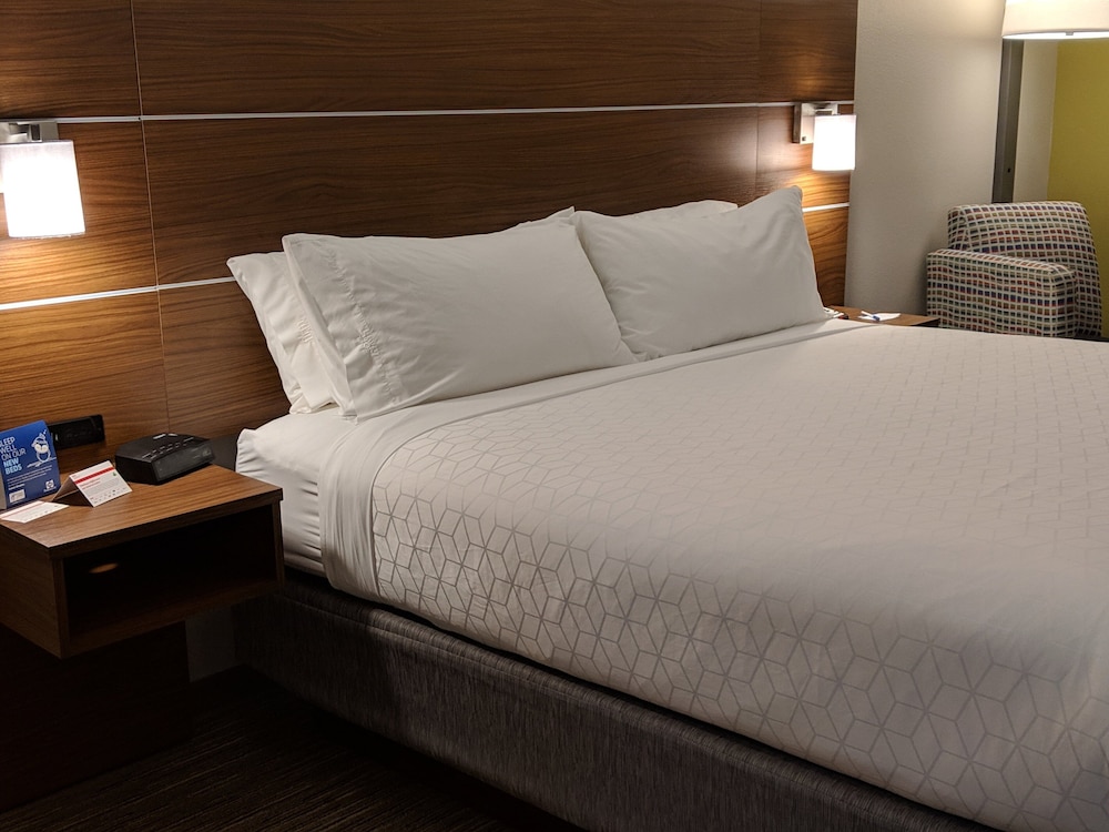 Holiday Inn Express & Suites Claypool Hill by IHG - photo 13