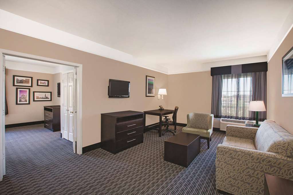 La Quinta Inn & Suites by Wyndham Beaumont West - photo 32