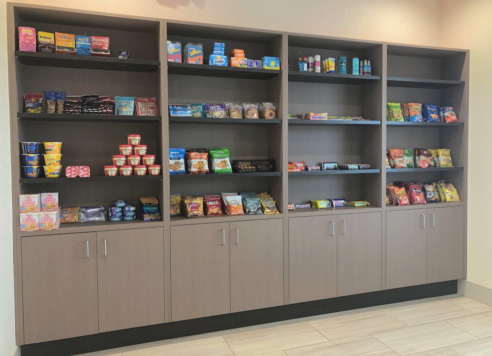 Holiday Inn Express & Suites Hearne by IHG - photo 14