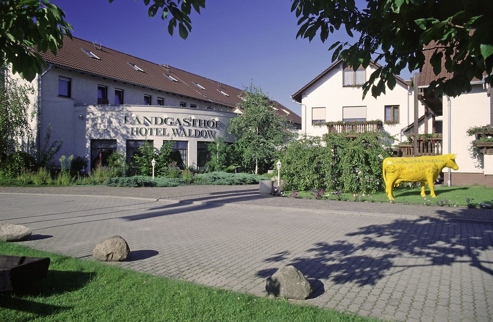 Landgasthof Hotel Waldow — Guben