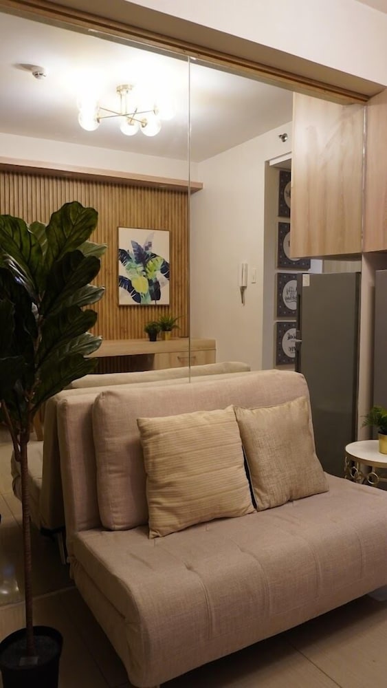 Shore Red Dot Abode Shore Residences 1 C2 — 4-Star Luxury Hotel in Manila, Philippines