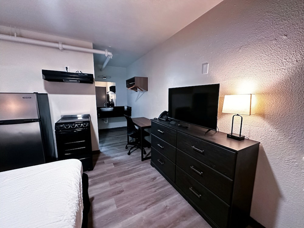 Studio City Suites a Travelodge by Wyndham - photo 14