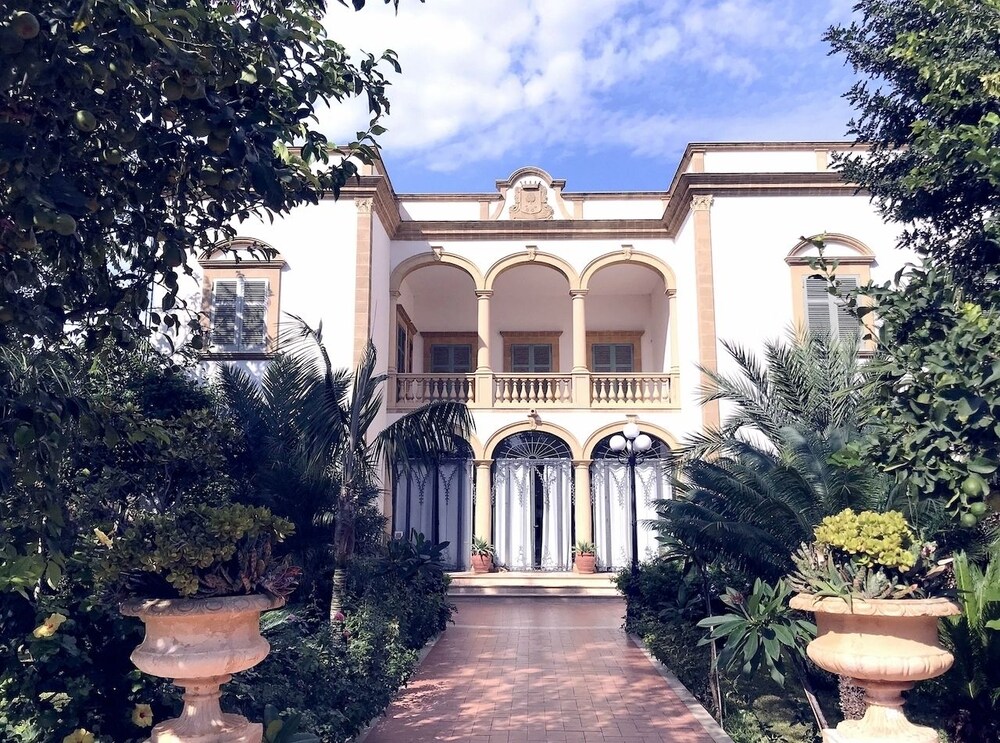 Villa Marrone Relais — 4-Star Luxury Hotel in Marsala, Italy