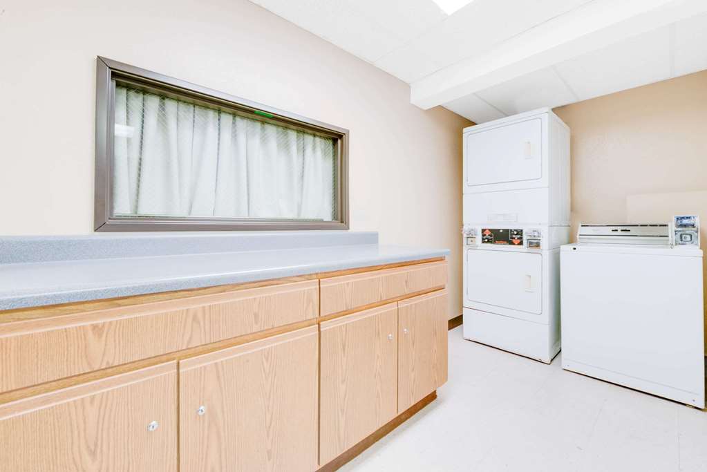 Super 8 by Wyndham Burlington - photo 13